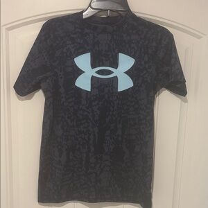 Under Armour Boys Black & Light Blue Short Sleeve Tee, size M
